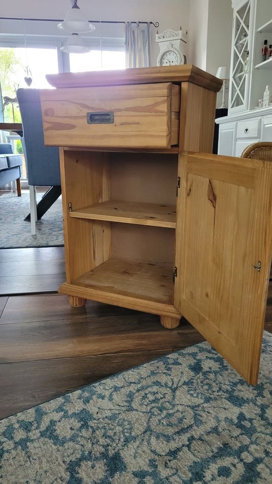 Schrank kleine Kommode alt Holz shabby vintage Garten in Leer (Ostfriesland)