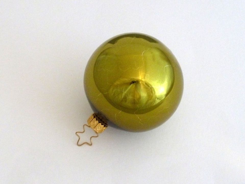 55 Christbaumkugeln aus Glas (Größe 6cm, moosgrün) in Wittibreut