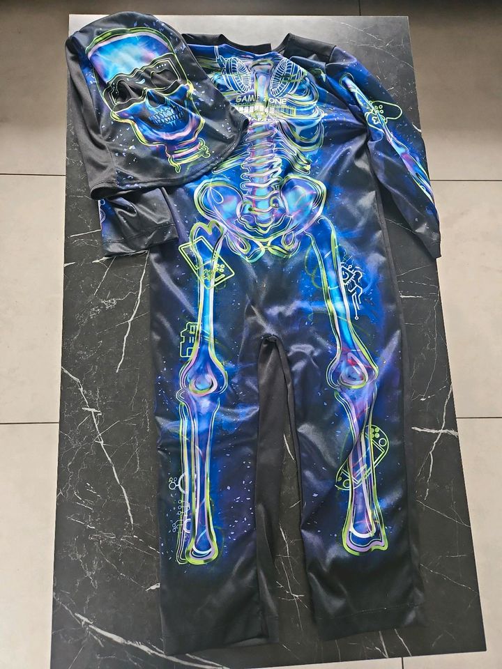 Verkaufe ein Skelett Kostüm in Tielen