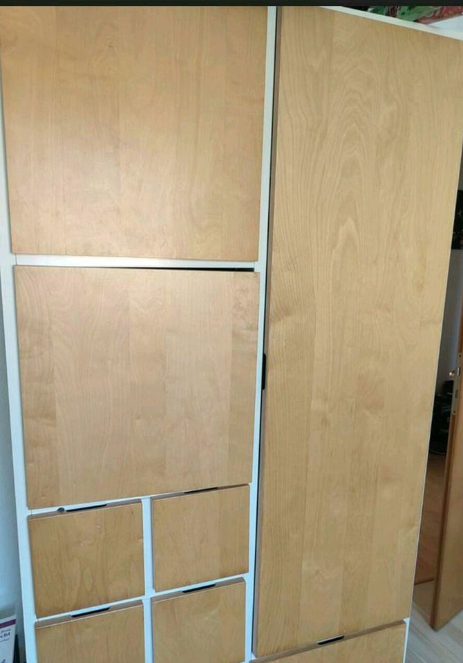 Ikea Rakke Kleiderschrank "gekürzt" in Duisburg