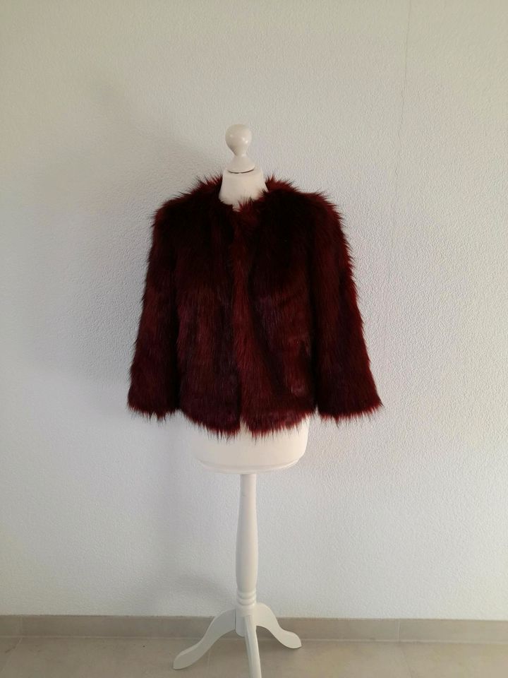 Fake Fur Pelzjacke Dunkelrot Gr.38 M Stradivarius in Stuttgart