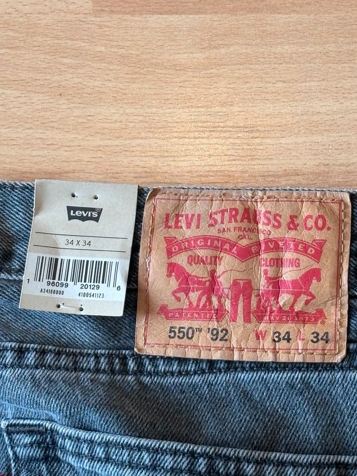 Levi’s 550 92 W34 L34 Herren Jeans 34X34 Neu mit Etikett in Berlin