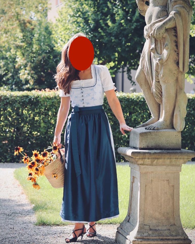 Dirndl Weiß-Blau Lang in München