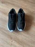 Sportschuhe neuwertig 1x getragen Nordrhein-Westfalen - Burbach Vorschau