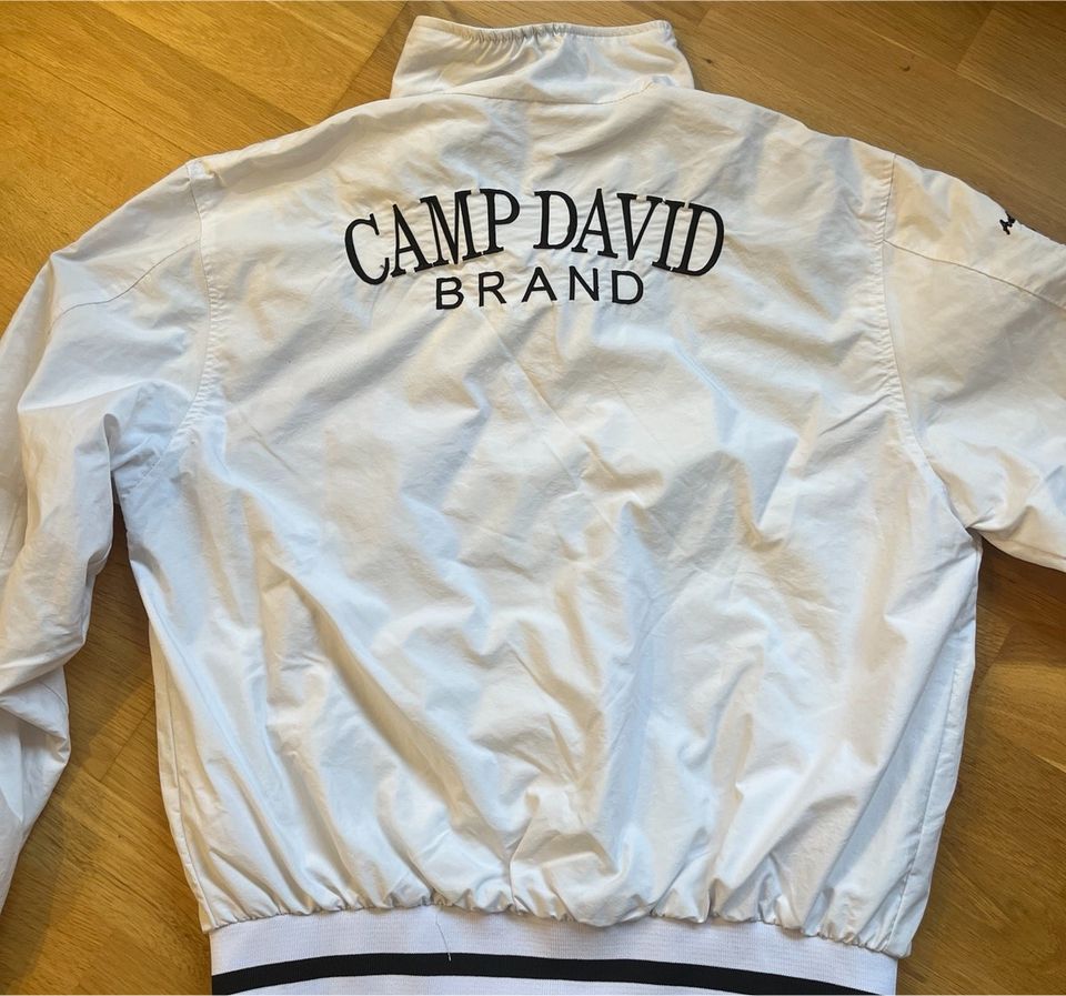 Camp David Jacke in Pilsting