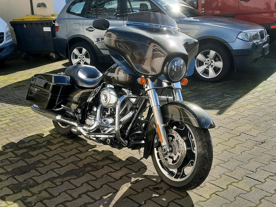 Harley Davidson Street Glide Tüv neu guter Zustand in Mülheim (Ruhr)
