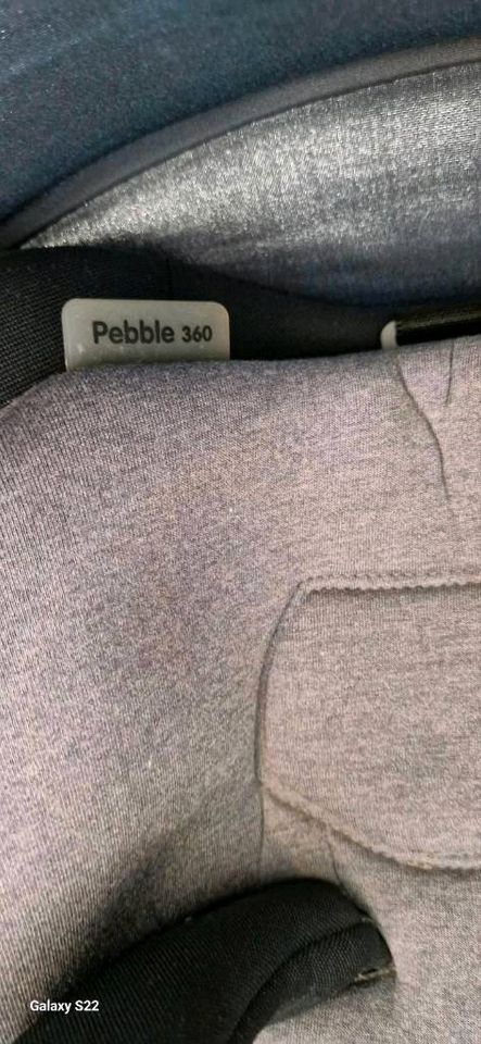 Maxi-Cosi Pebble 360 inkl. Station, Babyschale, Kindersitz in Viersen