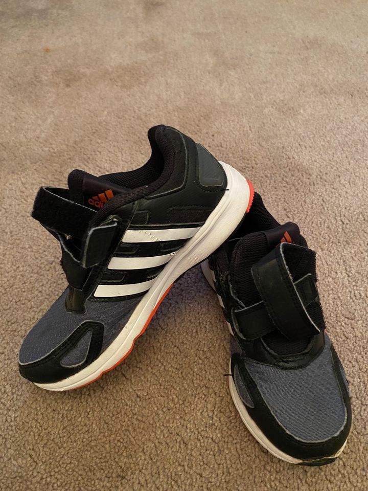 Sneaker gr 30 Adidas in Leverkusen