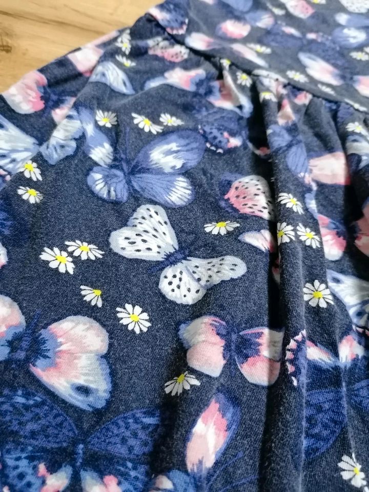 Kleid 110/116 H&M pink Schmetterling Blumen weiß blau in Radeberg