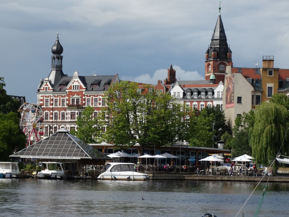 Helle Maisonette-Wohnung mit großer Dachterrasse und Wasserblick in Berlin