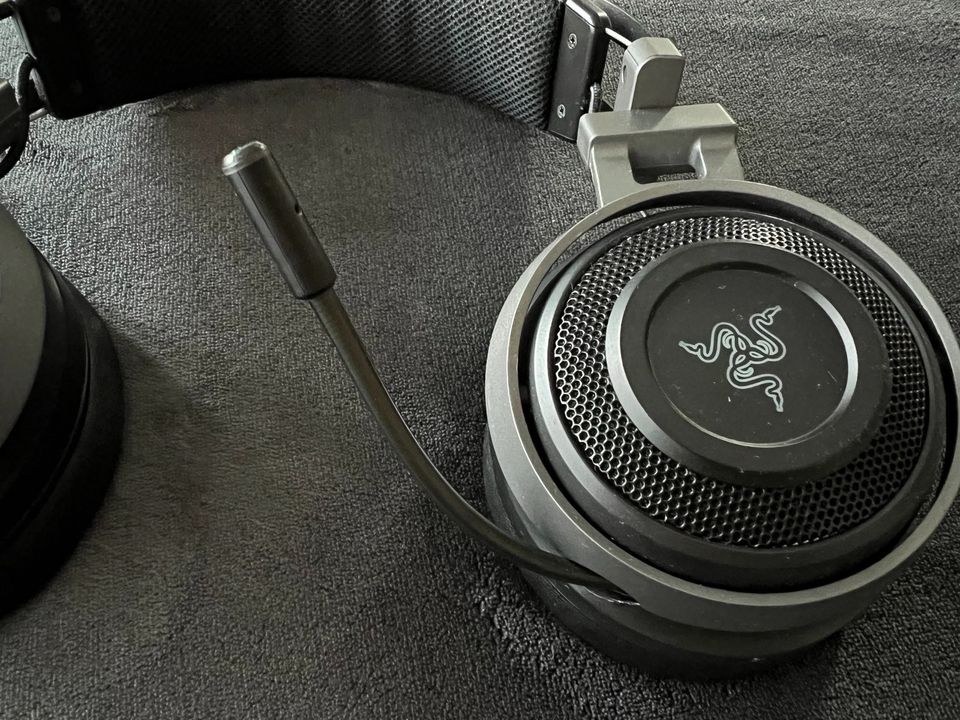 Razer Nari Ultimate Wireless Kopfhörer Headset in Frankfurt am Main