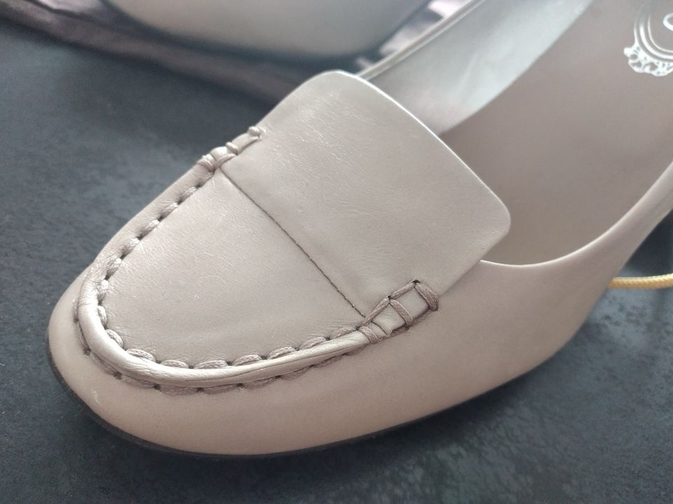 Tod‘s Pumps Damenschuhe grau 38 Leder in Petersberg