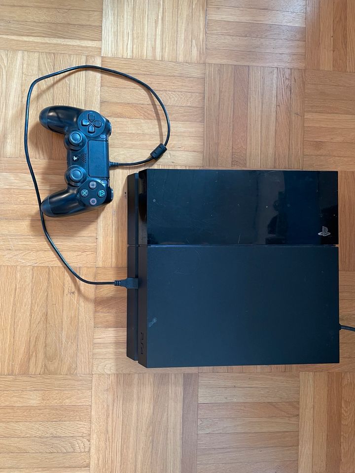 PS4 500GB mit einem Kontroller in Essen