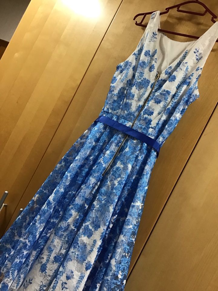 Weiß blaues Spitzenkleid Kleid Gr. 38 Bodyflirt in Garbsen
