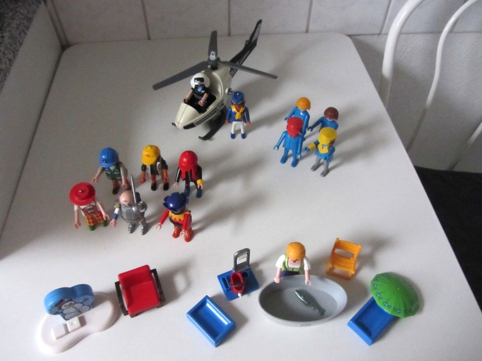 Playmobil Polizei Helikopter, 13 Figuren, Möbel und anderes .. in Braunsbedra