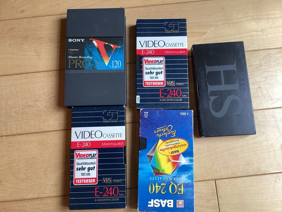 5 leere unbespielte Videokassetten VHS in Langwedel