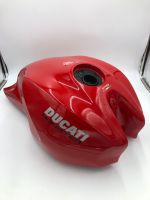 Ducati Monster 821 1200 Tank 58612692EA *gebraucht*Kratzer* Niedersachsen - Braunschweig Vorschau