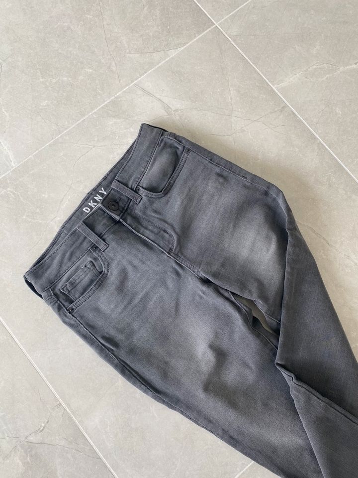 DKNY Hose Jeans grau 25 XS in Hungen