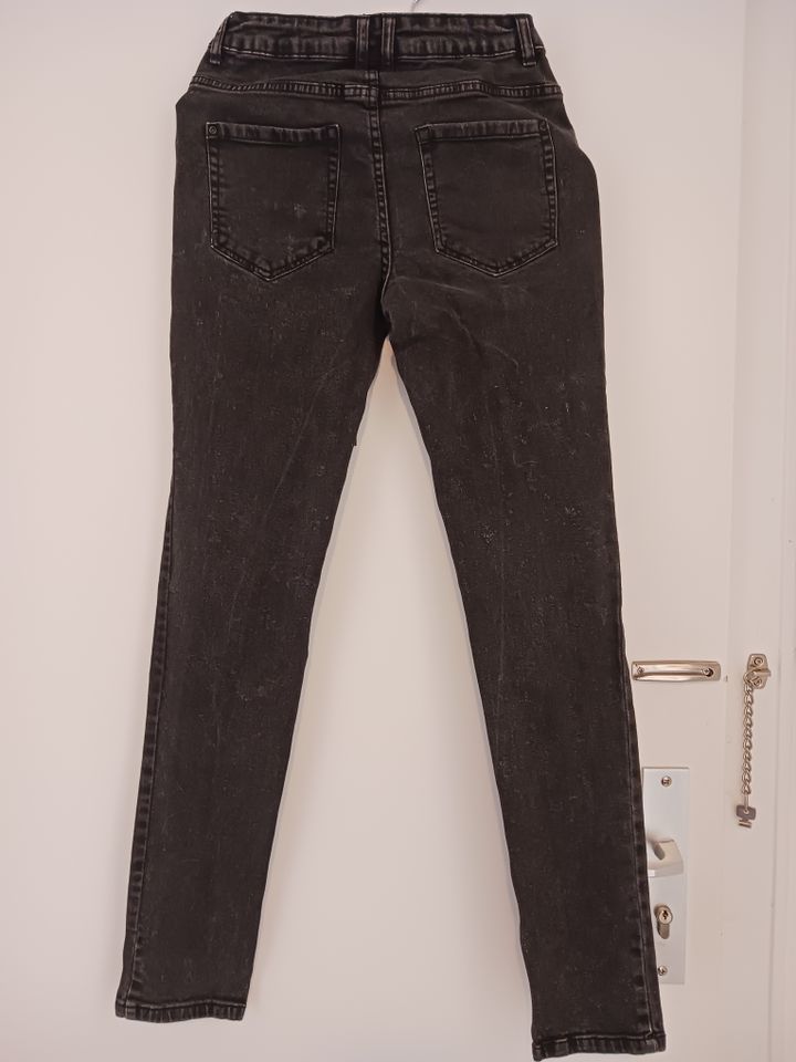 Jeans Gr. 36 in Heiligenhafen 