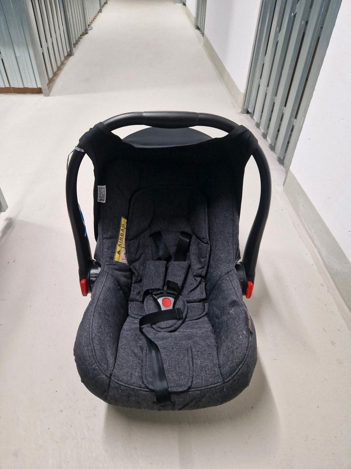 ABC Babyschale mit Adaptern in München