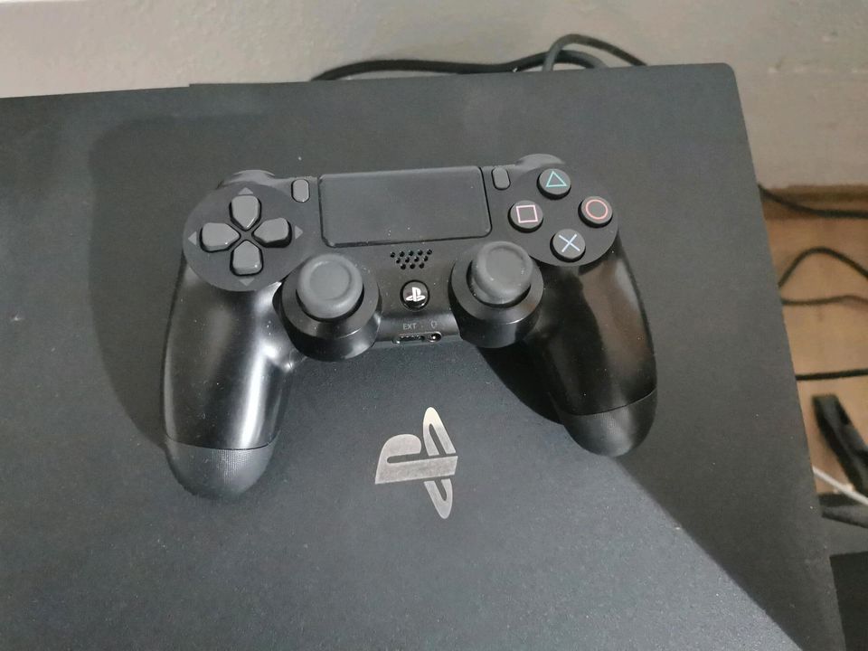 Ps4 pro neuwertig OVP in Mallersdorf-Pfaffenberg