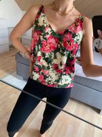 H&m top bluse ärmellos v-neck v-ausschnitt blumen geblümt gr. S Bayern - Asbach-Bäumenheim Vorschau
