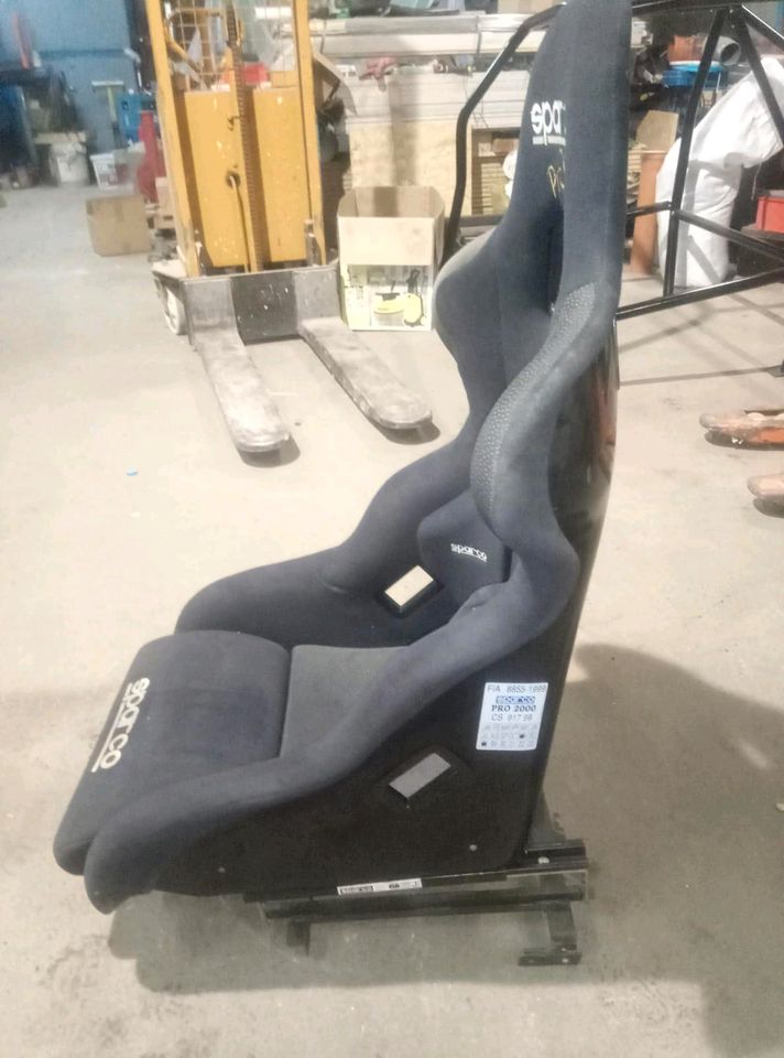 2x Sparco pro 2000 Schalensitz / Laufschienen 345 / Rennsitz in Gaimersheim