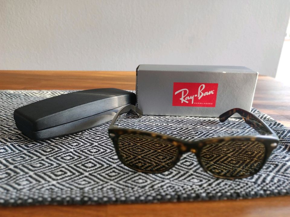 RayBan RB2132 New Wayfarer 902/58 in Bochum