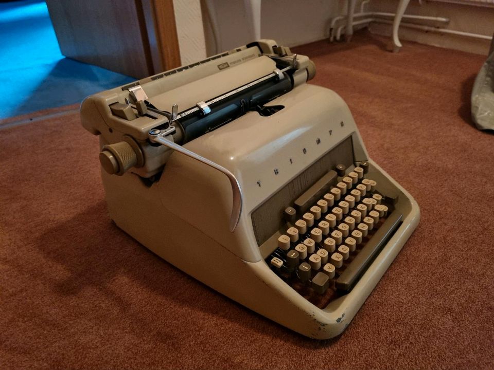 Triumph Schreibmaschine Matura Standard retro antik in Berlin