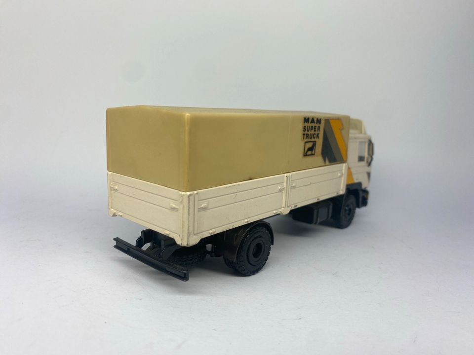 Conrad 4132 MAN Super Truck 1:50 Lkw Lastwagen Planenwagen Plane in Werther (Westfalen)