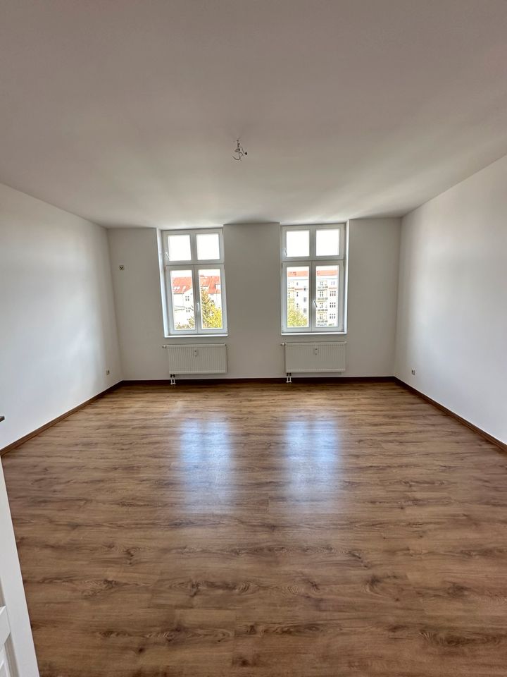 Große 3-Raum-Wohnung mit Einbauküche in Neustrelitz
