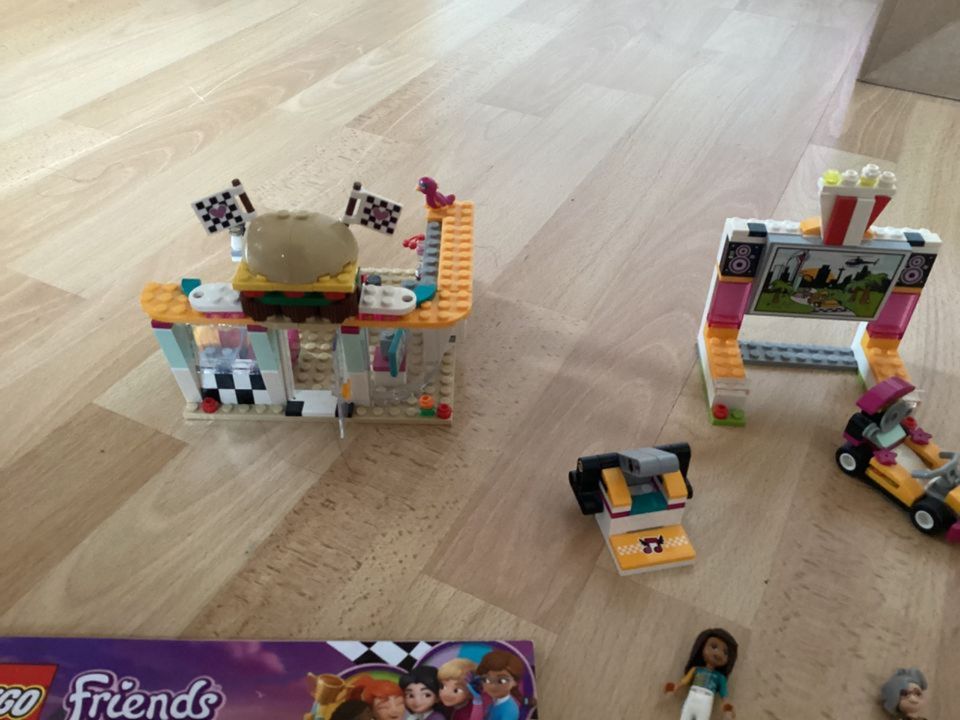 LEGO Friends Burgerladen 41349 Kinderspielzeug in Meckenheim