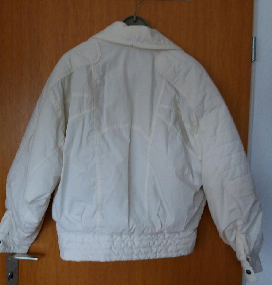 In Größe 38/40 Winterjacke für Damen dick gesteppt, cremefarben in Herzberg am Harz