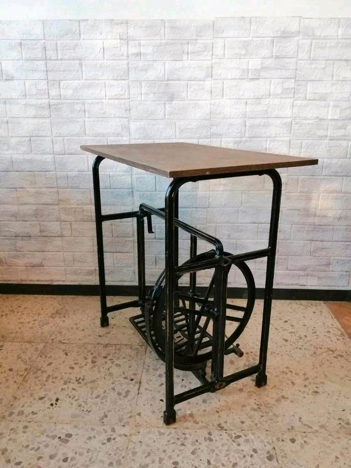 SINGER ,  LADA Nähmaschine gestell Schreibtisch Tisch upcycling in Taunusstein
