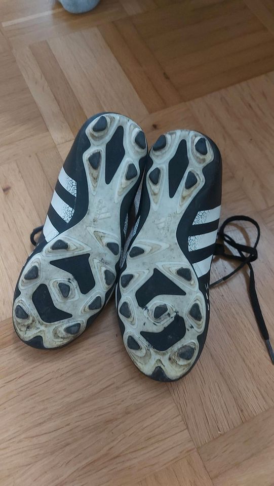 Fußballschuhe adidas in Coerde