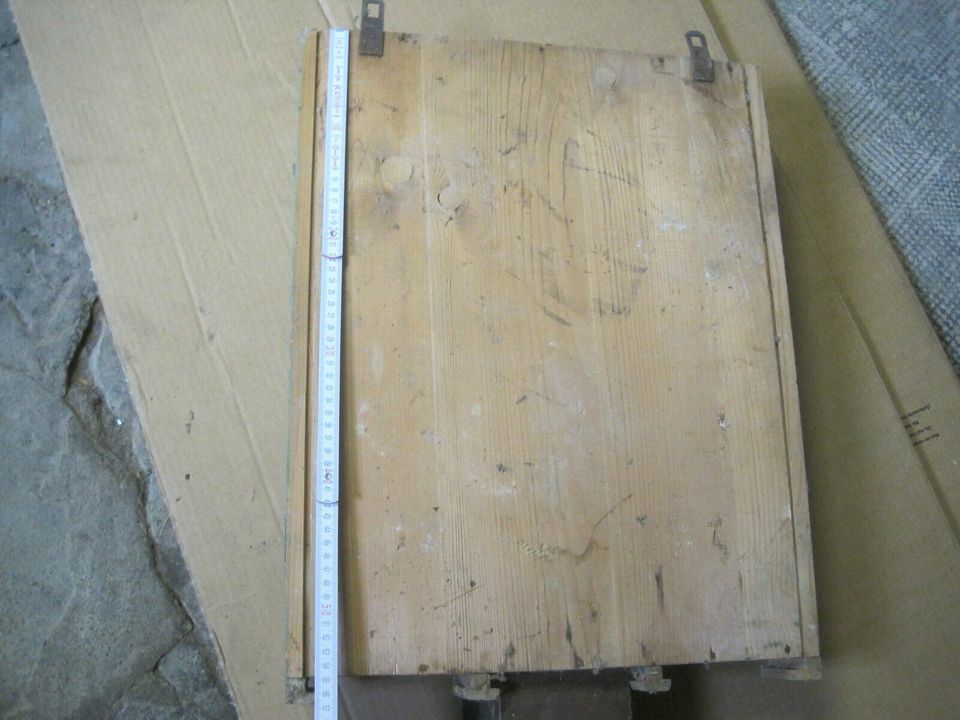 alter Werkzeugschrank Holzschrank mit Inhalt, Trödel, Antik, Deko in Schladen