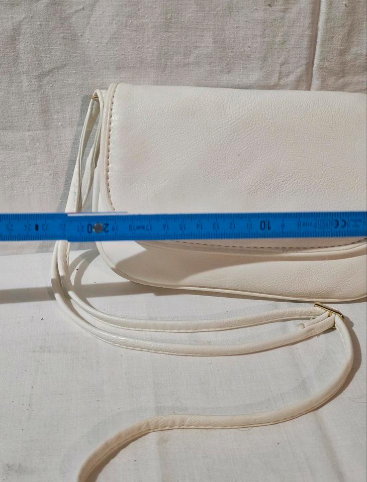 Damen Handtasche Umhängetasche Ledertasche weiß Top Zustand in Solingen