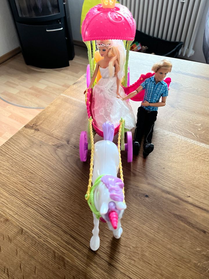 Barbie Hochzeitspaar mit Kutsche in Kumhausen