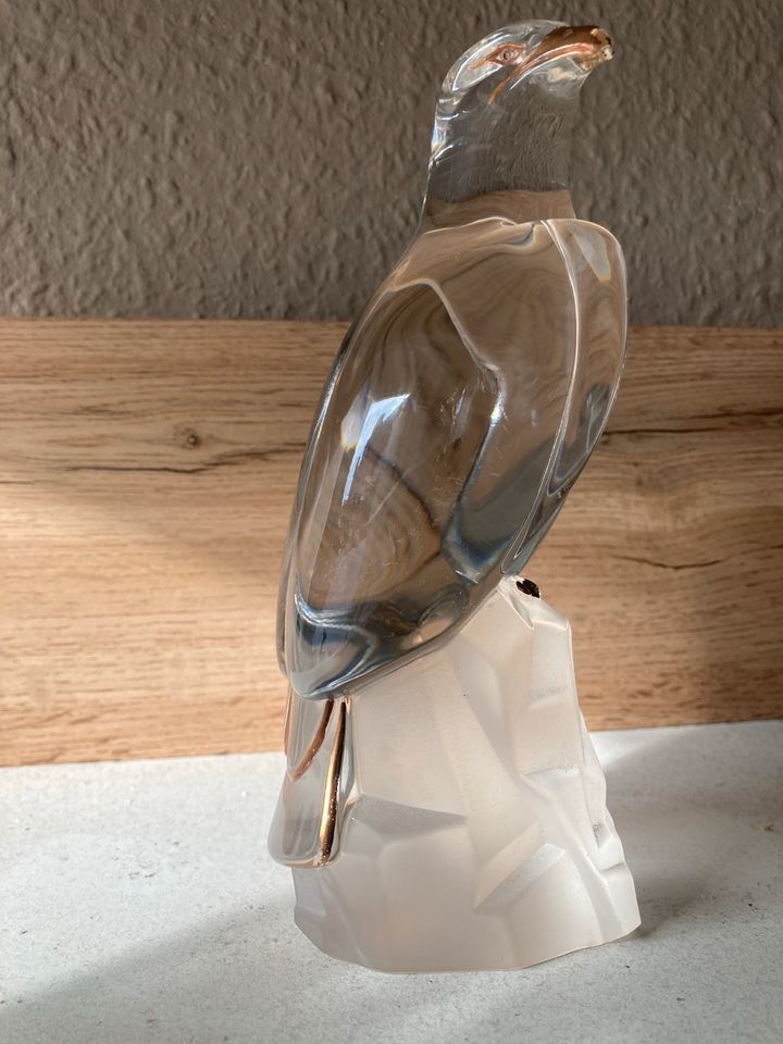 Adlerfigur aus Glas in Berlin