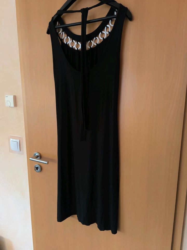 Kleid schwarz mit auffälligen Ausschnitt/Plasteringe in Altdöbern