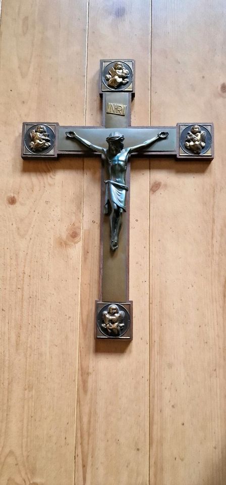 Jesuskreuz Wandkreuz H 50 cm B 34 cm Holz Metall Kruzifix in Dormagen