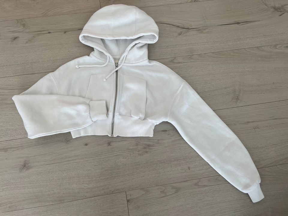 Pull & Bear Kapuzenjacke cropped Größe S in Eschau