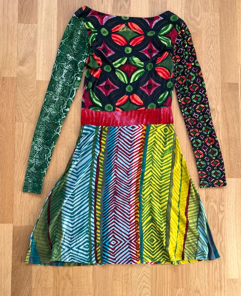 Desigual Kleid langarm Gr. M mit Glitzersteinen in Meerbusch