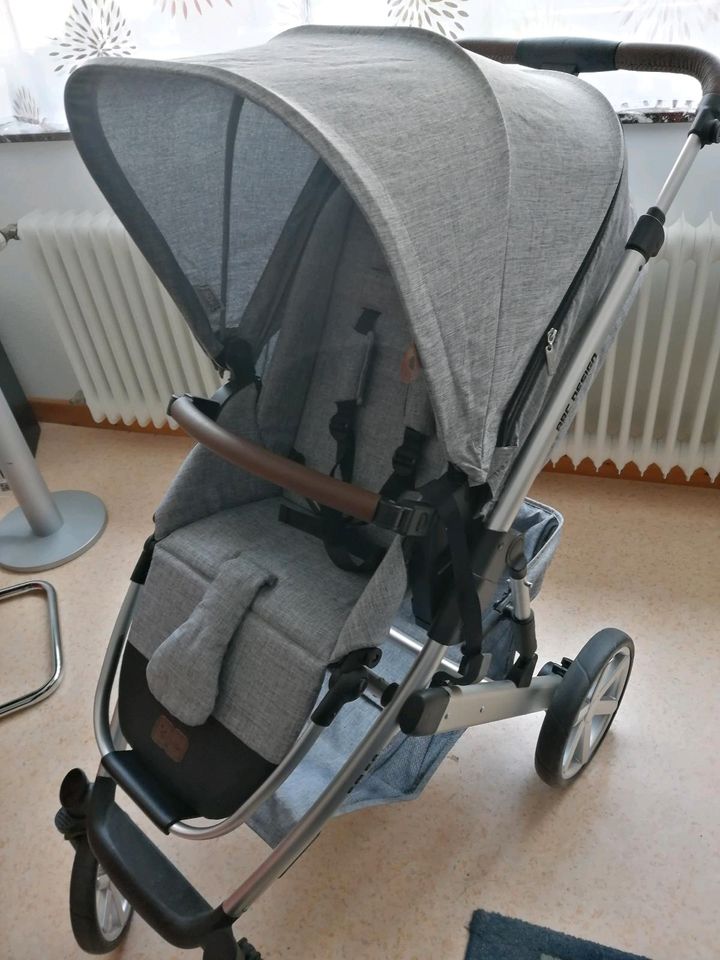 Kombi Kinderwagen in Barntrup