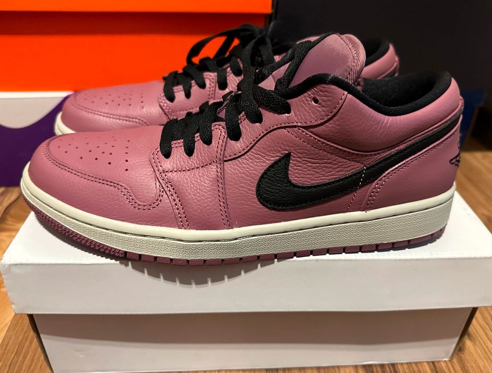 Nike Air Jordan 1 Low SE Mulberry Sneaker Schuhe 43 in Köln