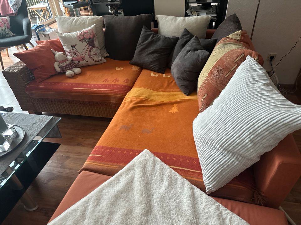 Couch mit Anstell-Hocker Hocker Sitzgarnitur Sofa bis 23.05. in Geisenheim