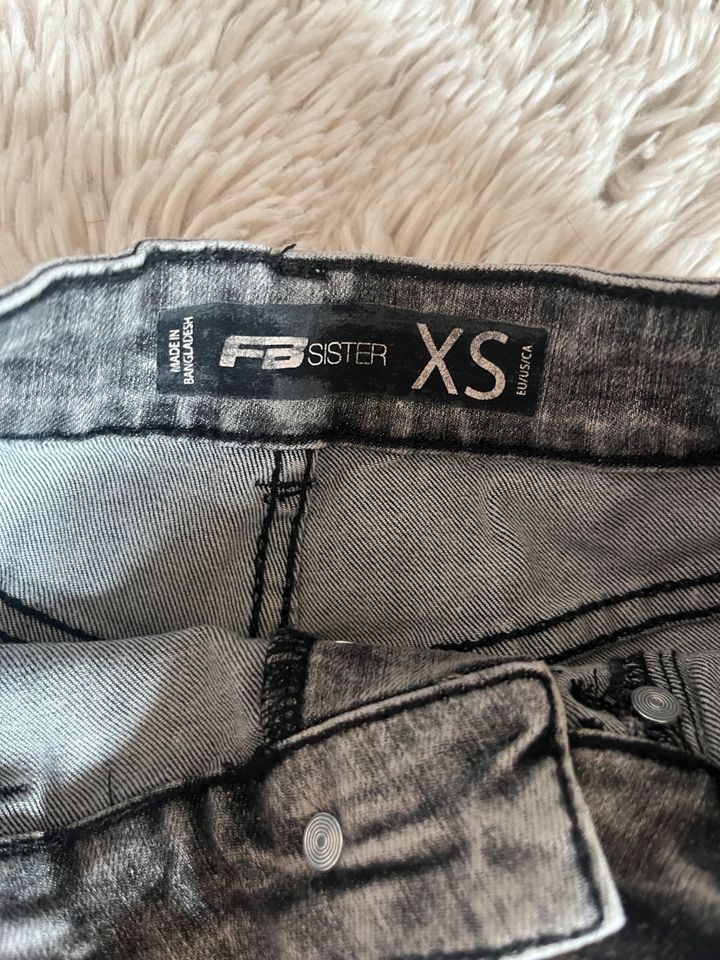 Kurze Hose Jeans Shorts xs 34 in Hessen