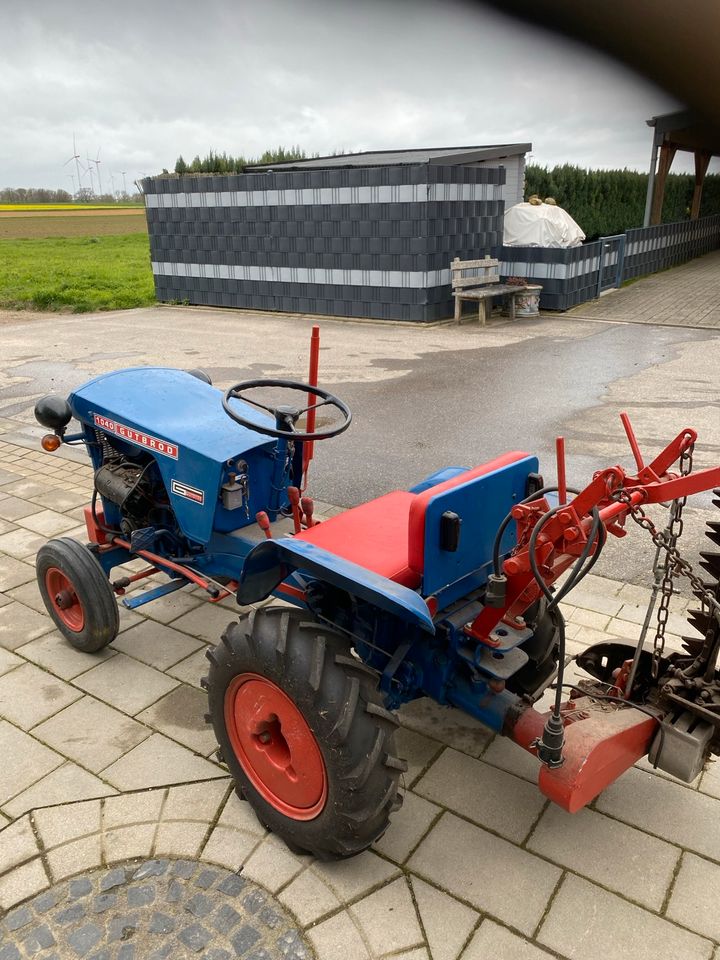 Traktor der Marke Gutbrod in Linnich