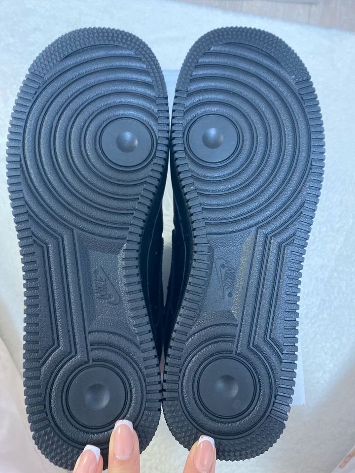 Nike Air Force Schuhe in Berlin