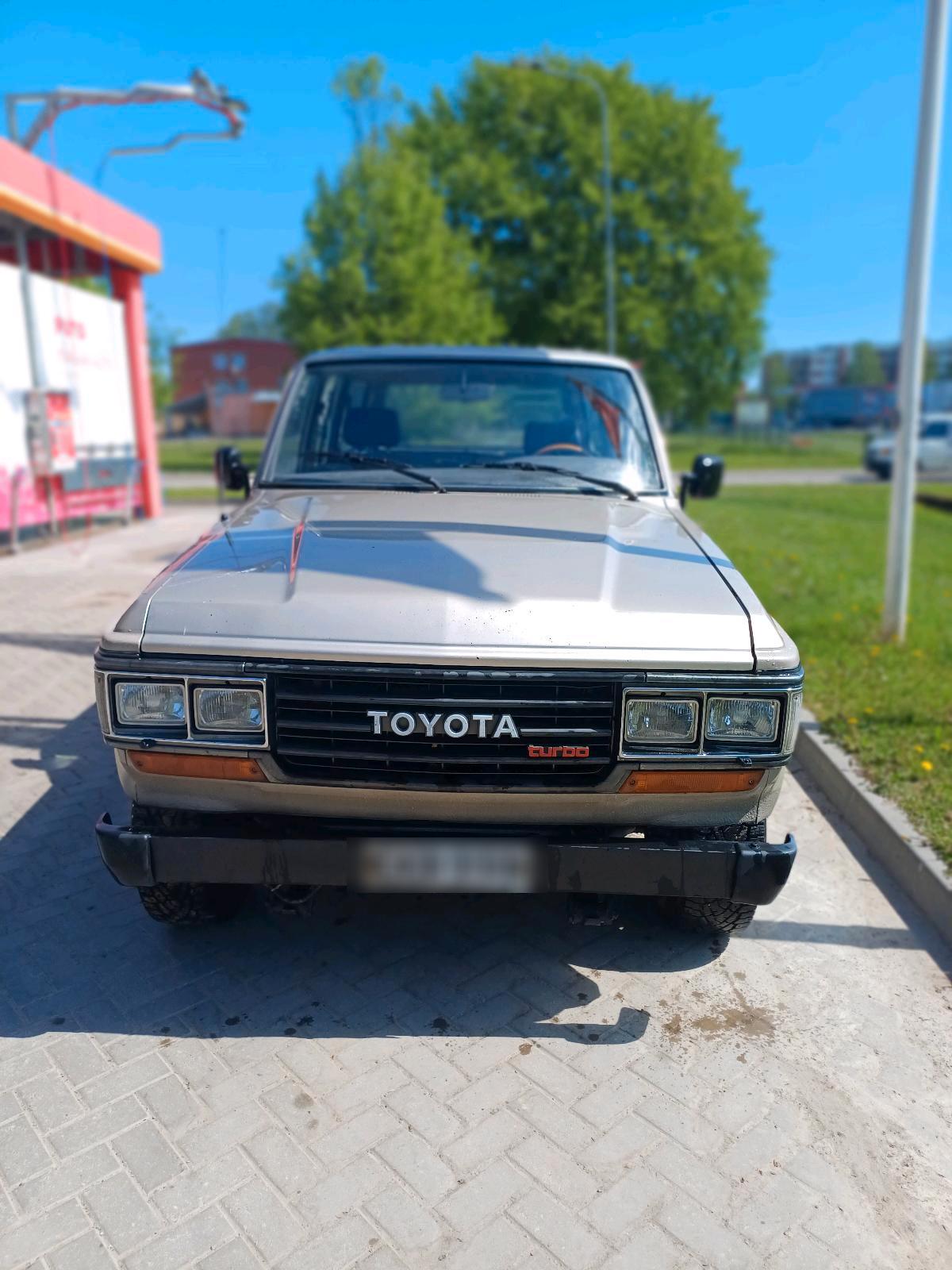 Abbildung des Autos Toyota Land Cruiser Hj61.